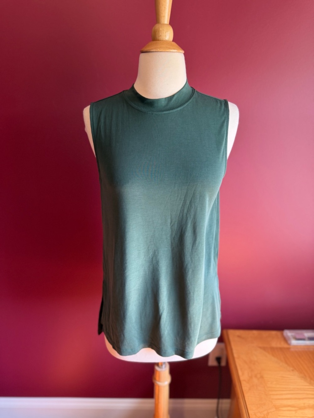 Banana Republic Sleeveless Mock Neck Tank in Forest Green nwt
